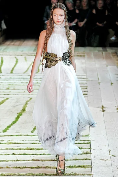 Look 24